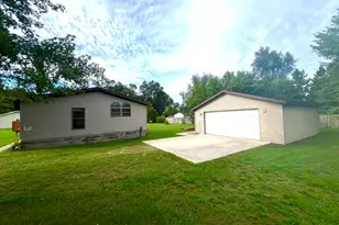 6596 Middleton Dr, Greenville, MI 48838 - Photo 4