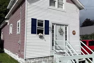 162 Harrison St, Manistee, MI 49660 - Photo 2