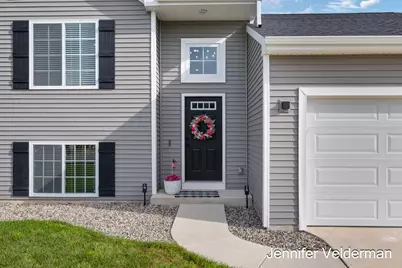 331 N Tannenbaum Trail, Cedar Springs, MI 49319 - Photo 4