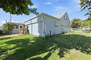 204 Lathrop Ave, Algonac, MI 48001 - Photo 16