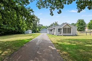 722 Golden Ave, Battle Creek, MI 49014 - Photo 2
