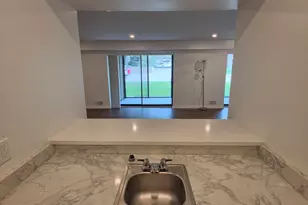 18233 University Park Dr, Livonia, MI 48152 - Photo 14