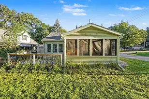 617 Wright St NE, Grand Rapids, MI 49505 - Photo 1