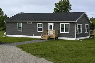 823 Hammont St, Owosso, MI 48867 - Photo 2