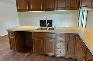 38040 Castle Dr, Romulus, MI 48174 - Photo 4