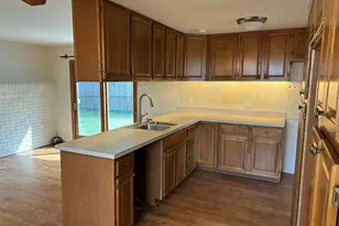 38040 Castle Dr, Romulus, MI 48174 - Photo 6