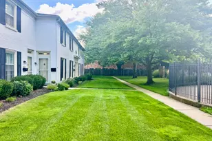 2505 Abbington Dr SE, Grand Rapids, MI 49506 - Photo 2