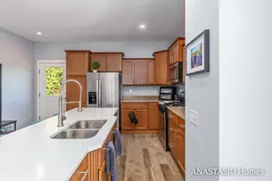 735 Bates St SE, Grand Rapids, MI 49503 - Photo 10