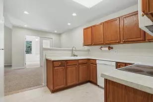 198 Ashton Lake Dr, Battle Creek, MI 49015 - Photo 6