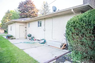 1282 Yorktown Dr, Flint, MI 48532 - Photo 20