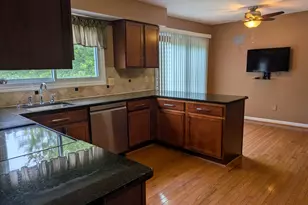 22248 N Innsbrook Dr, Farmington Hills, MI 48167 - Photo 2