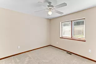 13711 Maple Grove Ave, Shelby Twp, MI 48315 - Photo 20