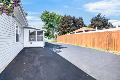 887 Bryant Avenue, Jackson, MI 49202 - Photo 40