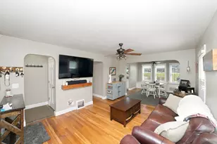 4661 Forest Ave, Waterford, MI 48328 - Photo 12