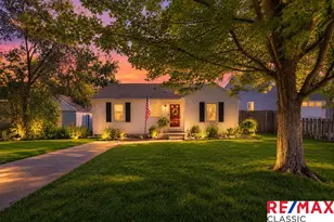 4661 Forest Ave, Waterford, MI 48328 - Photo 2