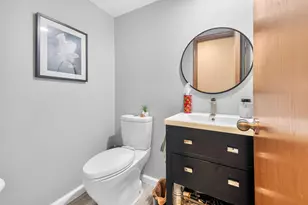 37676 N Laurel Park Dr, Livonia, MI 48152 - Photo 16