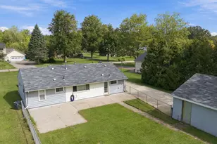 9445 Highland Dr, Grosse Ile, MI 48138 - Photo 40