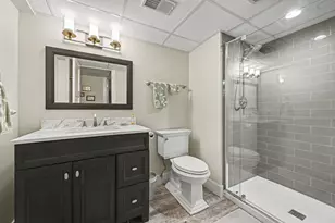 1020 Essex Cir, Kalamazoo, MI 49008 - Photo 14