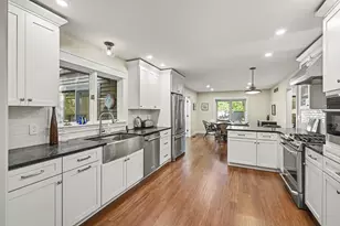 1020 Essex Cir, Kalamazoo, MI 49008 - Photo 8