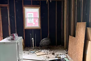 911 Waukonda Ave, Benton Harbor, MI 49022 - Photo 2