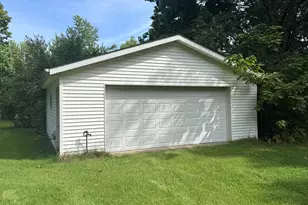1892 Maple Ln, Benton Harbor, MI 49022 - Photo 4