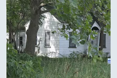 697 W Grand Avenue, Muskegon, MI 49441 - Photo 2