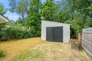 801 Wallace Ave, Kalamazoo, MI 49048 - Photo 24