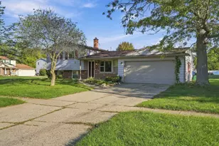 112 Overbrook Dr, Flushing, MI 48433 - Photo 2