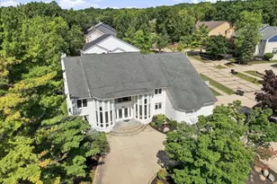 6122 Trailwood Ln, West Bloomfield, MI 48322 - Photo 2