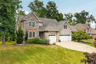 8243 Heathertree Ln, Brighton, MI 48116 - Photo 2
