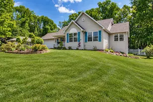 226 Embury Dr, Battle Creek, MI 49014 - Photo 1