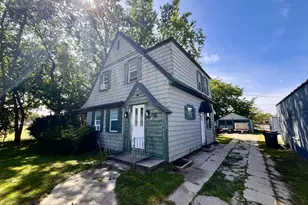 738 Washington Ave, Holland, MI 49423 - Photo 1