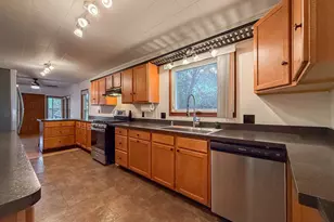 401 Sheldon St, Dowagiac, MI 49047 - Photo 6