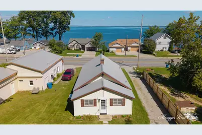 5401 W Houghton Lake Drive, Houghton Lake, MI 48629 - Photo 1