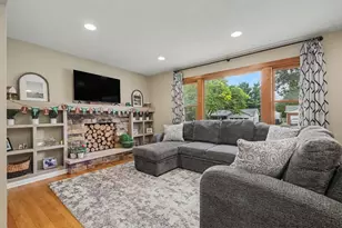 2623 Valley Ave NW, Grand Rapids, MI 49544 - Photo 2