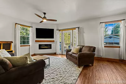 125 W Main Avenue, Zeeland, MI 49464 - Photo 6