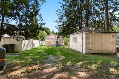 357 N Hancock Street, Pentwater, MI 49449 - Photo 10