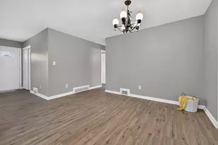 36126 Florane St, Westland, MI 48186 - Photo 12