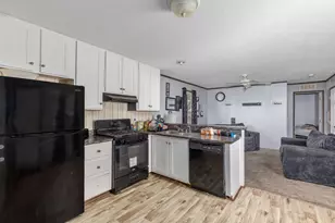 195 S Green Meadow St SE, Grand Rapids, MI 49548 - Photo 10
