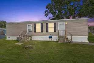 195 S Green Meadow St SE, Grand Rapids, MI 49548 - Photo 1