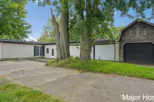 10383 N Cedar Dr, Grand Haven, MI 49417 - Photo 8