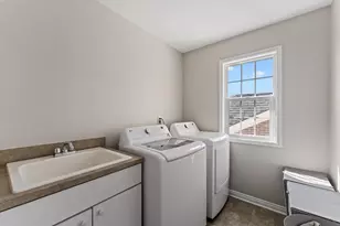 24323 Heatherwood Dr, South Lyon, MI 48178 - Photo 20