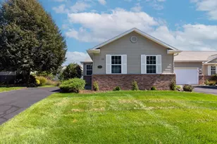 318 Barrington Cir, Lansing, MI 48917 - Photo 2