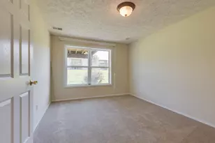 318 Barrington Cir, Lansing, MI 48917 - Photo 28