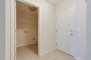 318 Barrington Cir, Lansing, MI 48917 - Photo 22