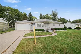 2955 Welland Dr, Saginaw, MI 48601 - Photo 2