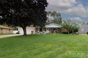 1216 Sycamore Dr, Jenison, MI 49428 - Photo 2