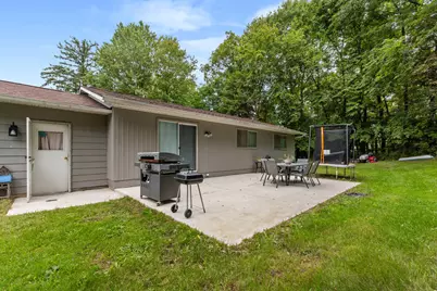 190 W Bacon Street, Hillsdale, MI 49242 - Photo 2