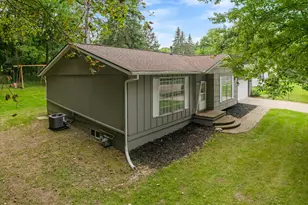 190 W Bacon St, Hillsdale, MI 49242 - Photo 34