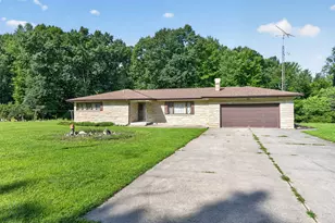 28789 Downey St, Dowagiac, MI 49047 - Photo 1